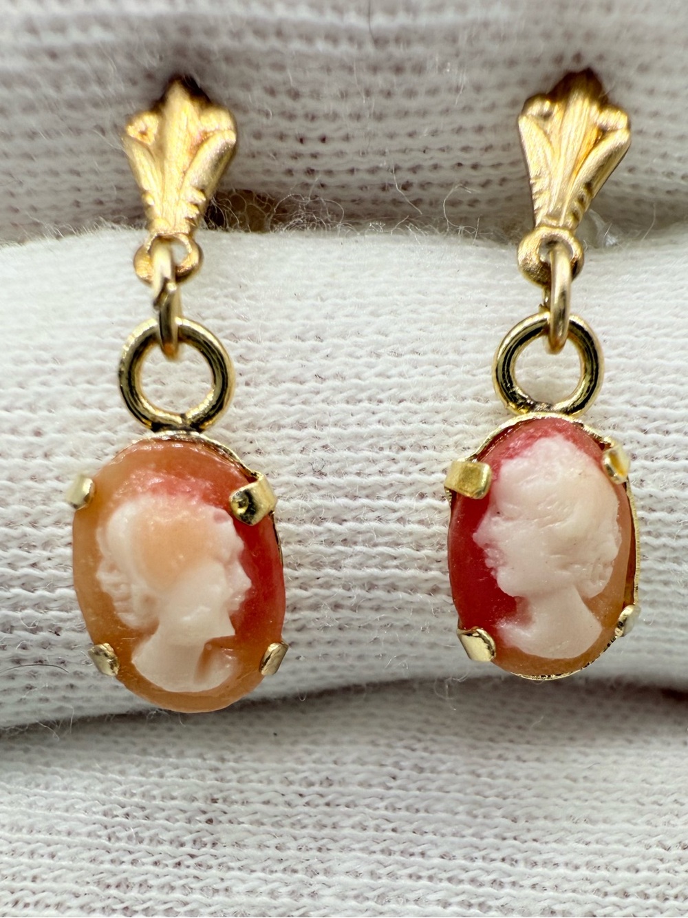 14K Gold Vintage Cameo Drop Earrings Minimalist Dainty 0.75g